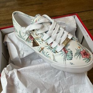 Guess Women’s Size 8 1/2 Sneakers